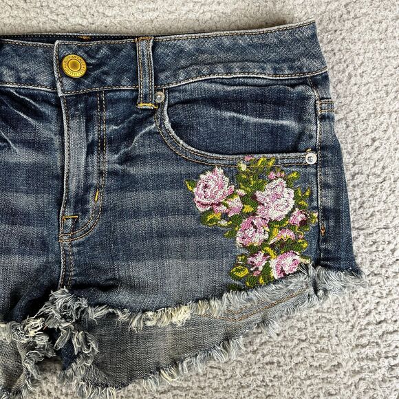 American Eagle Shorts Women 6 Denim Embroidered Roses Cut Off High Rise Bootie - Picture 2 of 12